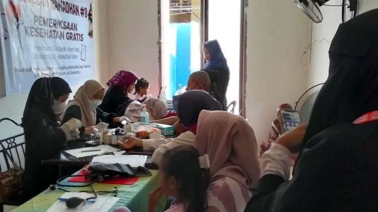 Layanan Kesehatan Gratis Sedekah Ramadan #8 Diserbu Warga