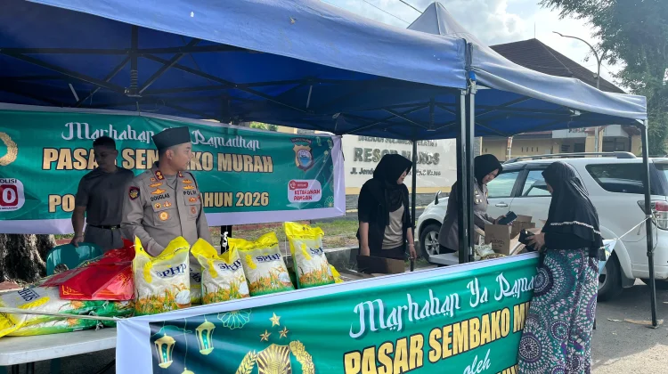 Ringankan Beban Warga, Polres Maros Adakan Pasar Murah