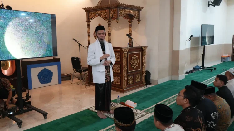 Malam Gerhana di Kampus Unismuh: Salat Khusuf Berjamaah, Khutbah Ajak Perbanyak Doa