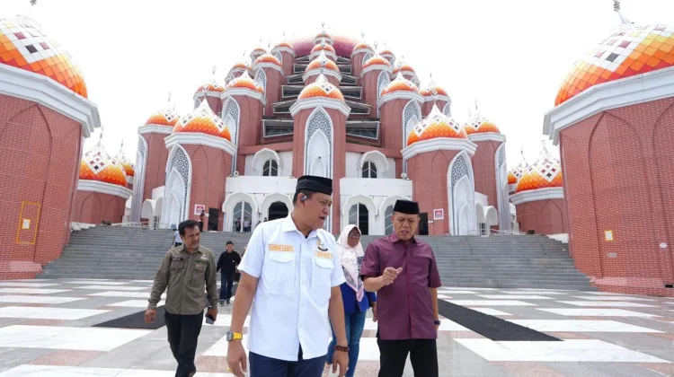 DPRD Sulsel Tinjau Progres Perbaikan Masjid 99 Kubah
