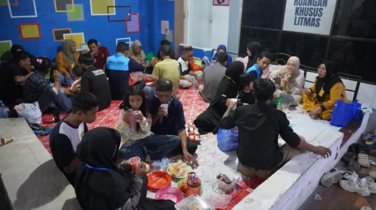 Momen Ramadan, Warga Binaan Lapas Maros Buka Puasa Bersama Keluarga