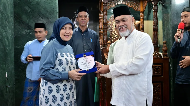 Safari Ramadan Pemkot Makassar, Wawali Shalat Tarawih Bersama Warga Manggala