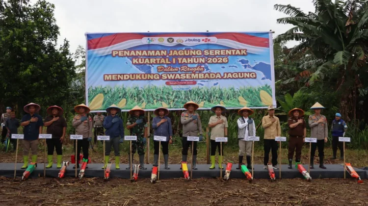 Kapolda Sulsel Pimpin Tanam Jagung Serentak di Maros
