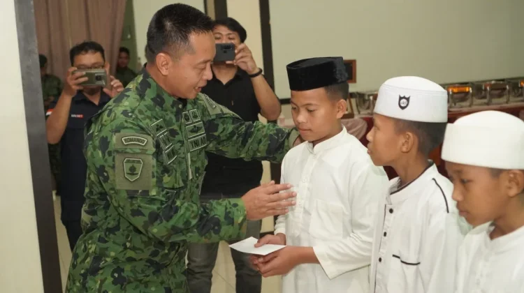 HUT Kostrad ke-65, Divisi Infanteri 3/Kostrad Santuni 50 Anak Yatim