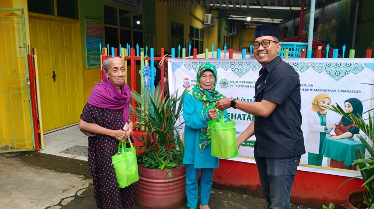 Peduli Warga Pra Sejahtera, Komite SD Aisyiyah Muhammadiyah 3 Bagi Sembako Gratis