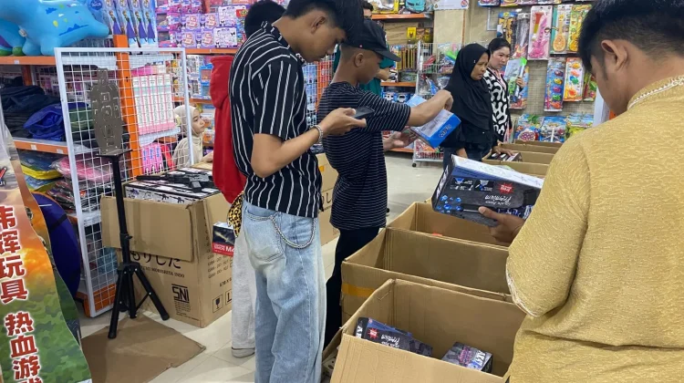 Pencairan THR Berdampak pada Pola Konsumsi Masyarakat