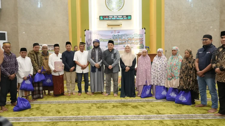 Munafri Arifuddin Serahkan Paket Pangan untuk Jamaah di Untia