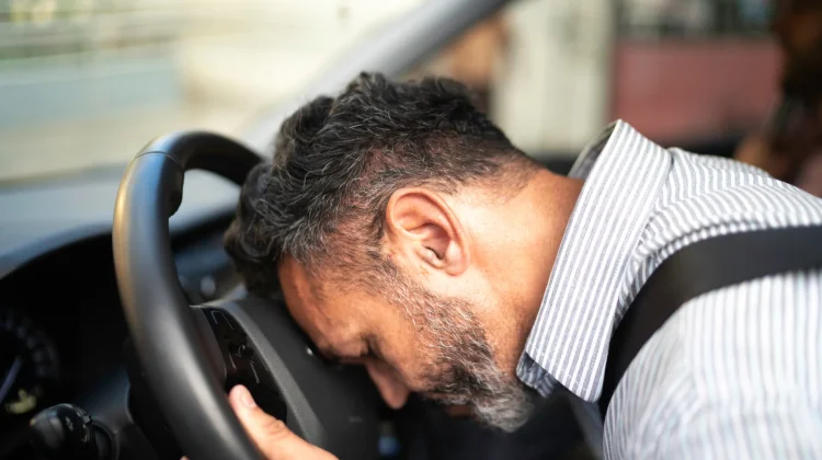 Bahaya Microsleep di Balik Kemudi Kendaraan
