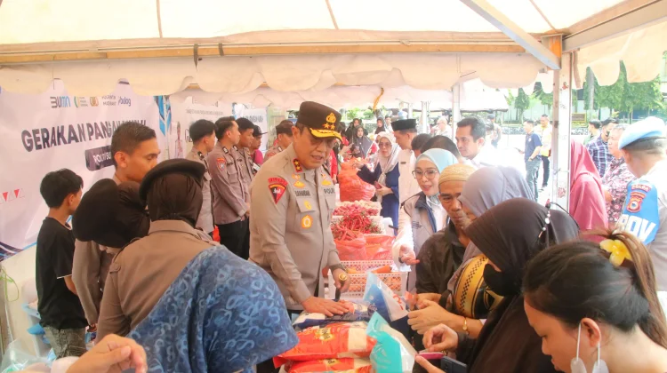 Polda Sulsel bantu Warga Mendapat Bahan Pokok Murah