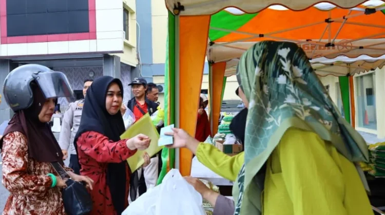 Pasar Murah di Polrestabes Makassar Diserbu Warga