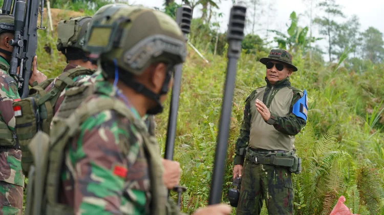Yonif 721/Makassau Latihan Pra Operasi Perbatasan di Malino