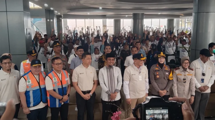 Gubernur Sulsel Lepas Peserta Mudik Gratis lewat Laut