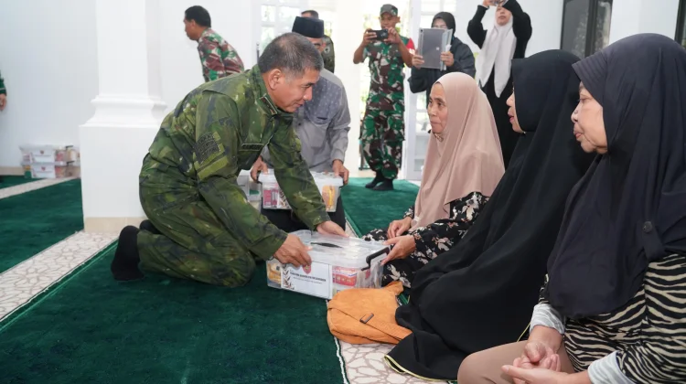 Pangdam XIV/Hasanuddin Berbagi di Bulan Ramadhan