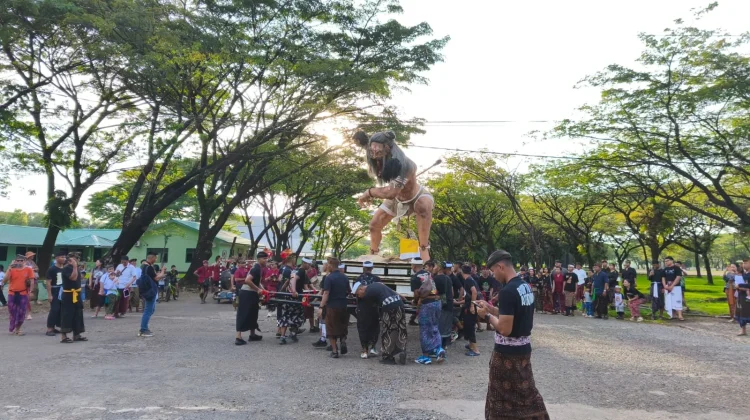 Arak Ogoh-Ogoh di Kariango, Simbol Pembersihan Diri Sambut Hari Raya Nyepi