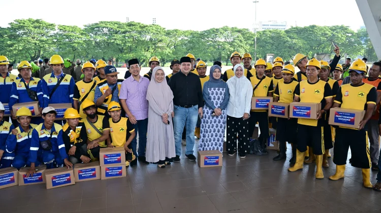 Sambut Idulfitri, Pemkot Makassar Salurkan Ribuan Paket Lebaran untuk Satgas