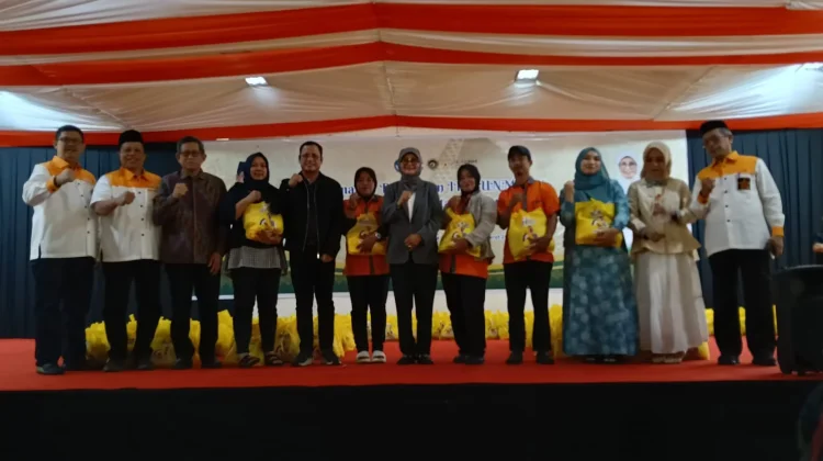 Amaliah Ramadan, IKA UNM Bagikan 1.000 Paket Sembako