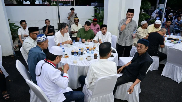 Gelar Bukber, Aliyah Mustika Ilham Sambut Idul Fitri Bersama Warga Kompleks PDAM
