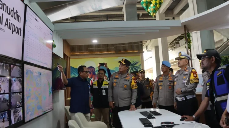 Pantau Lonjakan Pemudik, Kapolda Sulsel Tinjau Posyan Bandara Hasanuddin