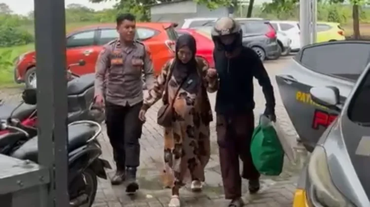 Aksi Sigap Polisi di Maros, Evakuasi Ibu Hamil di sela Arus Mudik