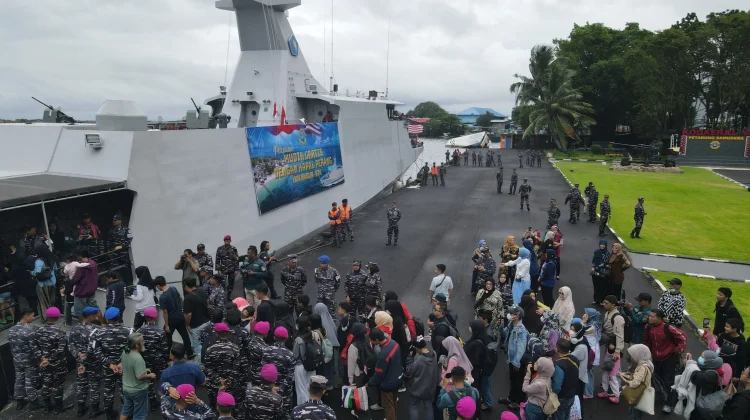 Mudik Gratis yang Langka Menumpang Kapal Patroli KRI Marlin-877