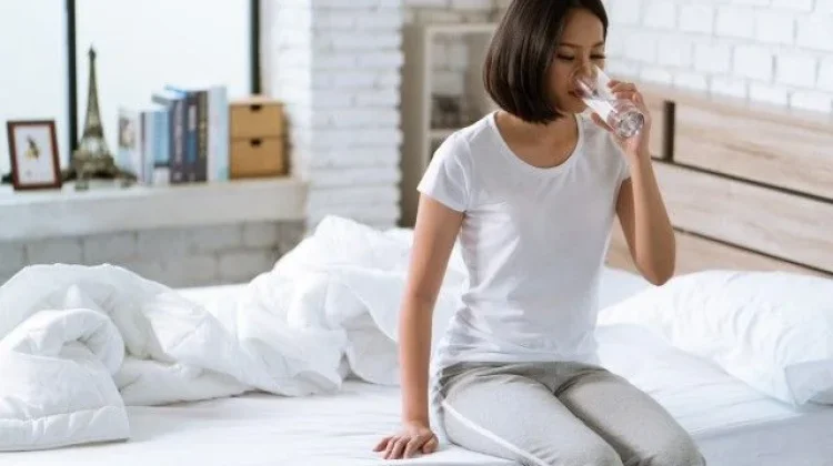 Manfaat Minum Air Putih Pagi Hari untuk Kesehatan