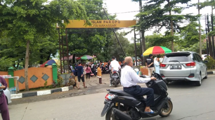 Jasa Pembaca Doa di Pemakaman di Makassar Mulai Berkurang