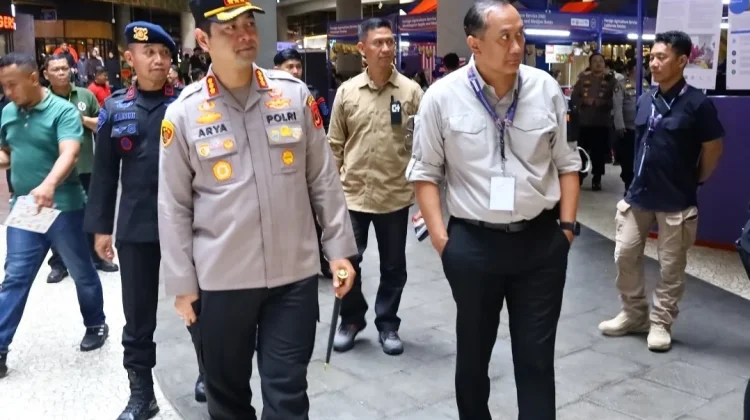Kapolrestabes Makassar Pantau Pelaksanaan Freedom 250 Roadshow di Mall Nipah