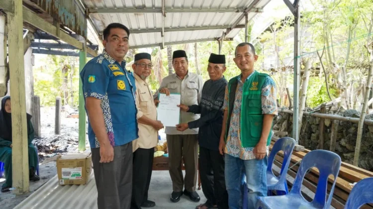 Pemkab Selayar Bersama Baznas Salurkan Bantuan Kepada Korban Kebakaran