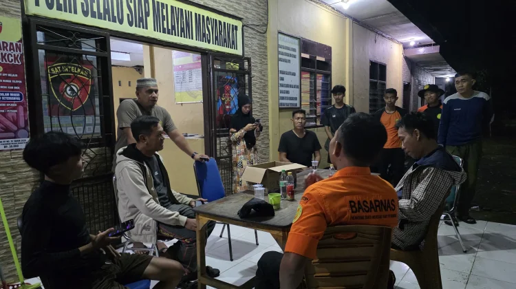 Air Bah Sungai Kalimborang Seret Dua Wisatawan