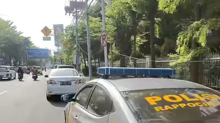 Klarifikasi Polisi Soal Mobil Dinas Berhenti di Tanda Larangan Parkir