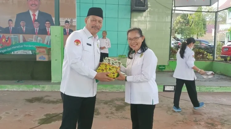 Tiga Dekade Lebih Mengabdi, Marlyn Narai Resmi Purnabakti