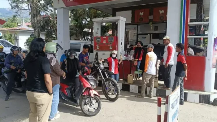 Antisipasi Kelangkaan BBM, Kanit Reskrim dan Intelkam Pantau SPBU Sossok