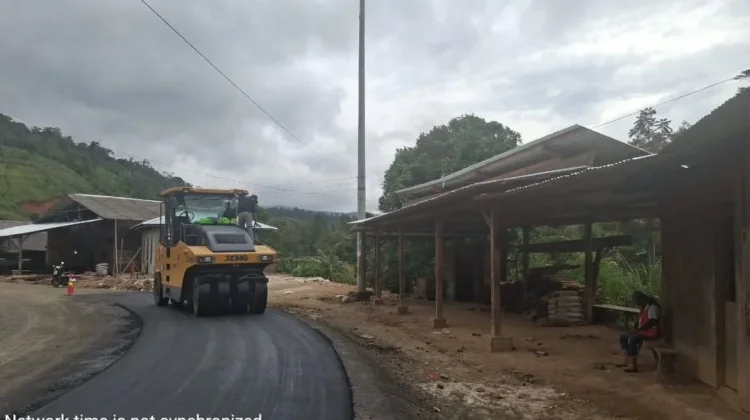 Gubernur Sulsel Pastikan Pembangunan Jalan Seko Terus Berlanjut