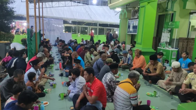 Masjid Al-Muawanah RRI Makassar  Siapkan Takjil Puasa Syawal 1447 H