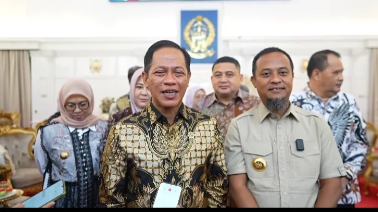 Menteri LH Sebut Penyelesaian Sampah Bukan Hanya di Hilir