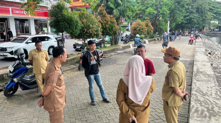 Jukir Liar dan PKL Pantai Losari Ditertibkan