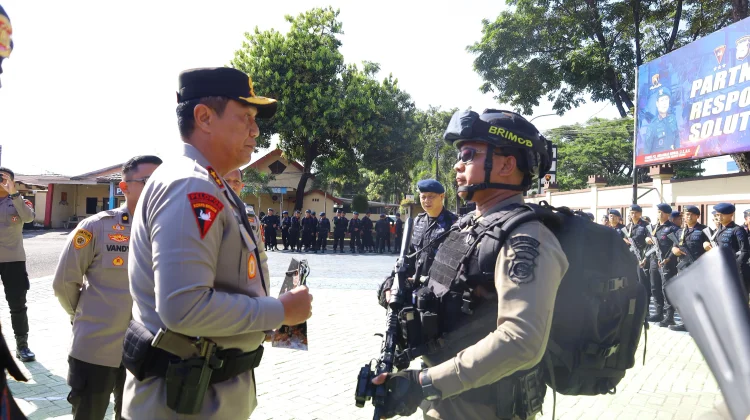 Polda Sulsel Berangkatkan Personil Satuan Brimob ke Papua