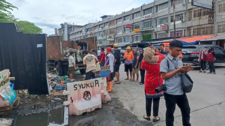 Diangkut Sekali Sepekan, Warga Keluhkan Jadwal Pengangkutan Sampah