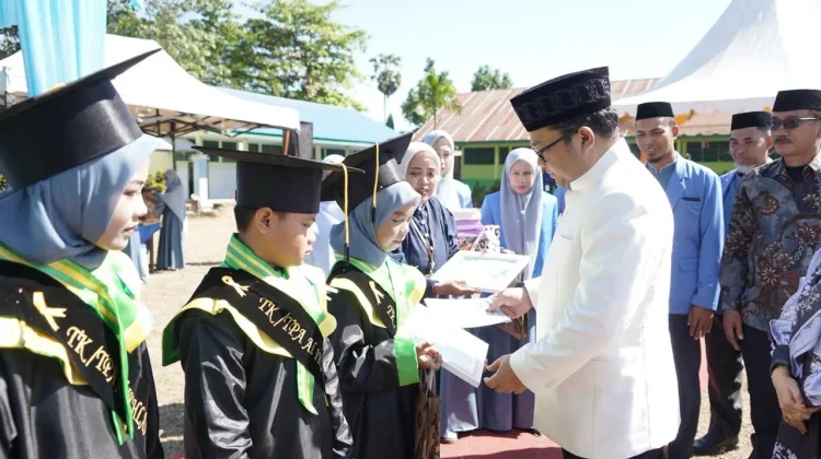 Sebanyak 401 Santri BKPRMI Bontonompo Diwisuda