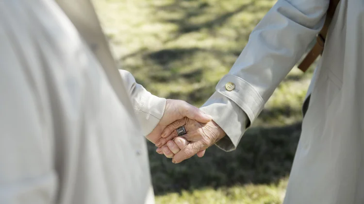 Strategi Menjaga Harmonisasi Pasangan yang Menjalani Long Distance Marriage