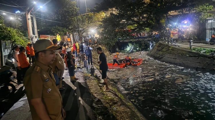 Jajaran Kecamatan Panakkukang Bersihkan Kanal Karuwisi–Pettarani