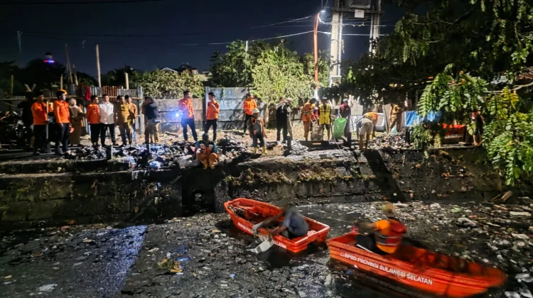 Tim Gabungan BPBD Makassar Tuntaskan Sampah Kanal dalam Waktu Singkat