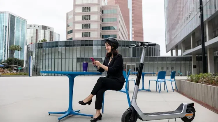 Skuter Listrik, Solusi Transportasi ke Kantor di Era Modern