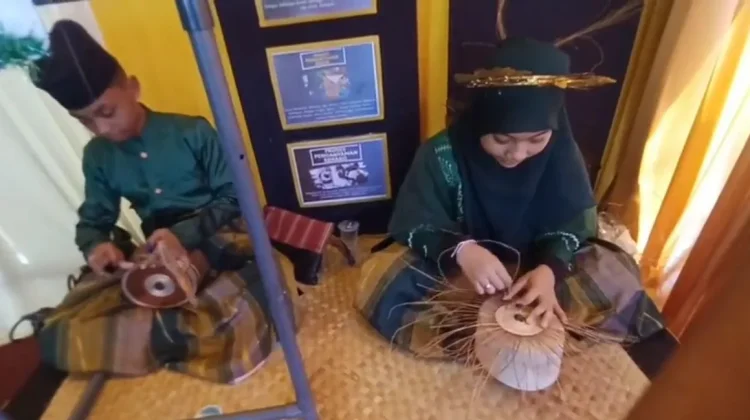 Anyaman Penuh Filosofi, Songkok Recca Bone Jadi Ikon Budaya di MTQ Maros