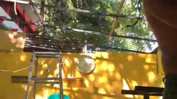 Puluhan PKL di Jalan Tinumbu Bongkar Mandiri Lapak