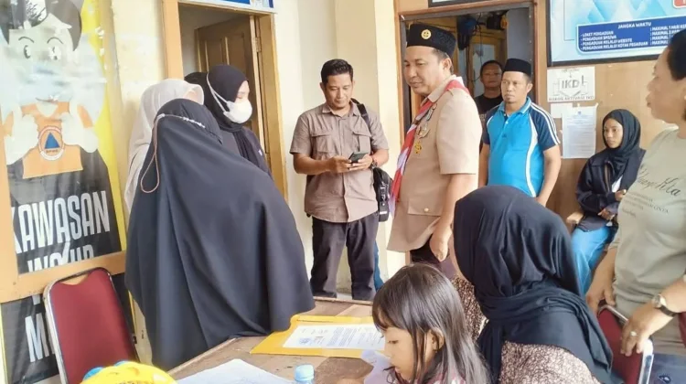 Pastikan Layanan Tetap Berjalan saat WFH, Bupati Lutra Pantau Pelayanan Dukcapil