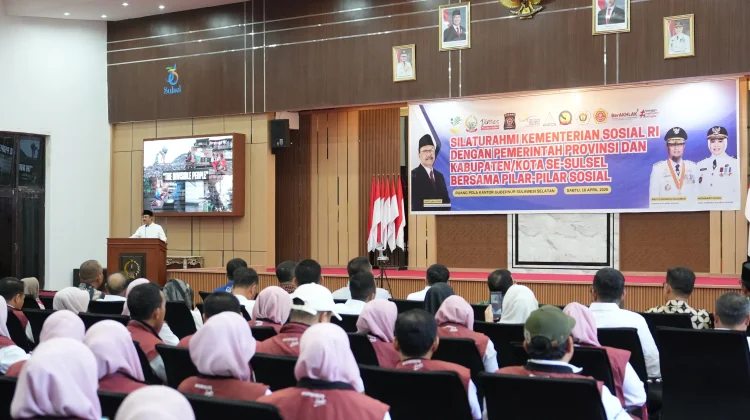 Mensos Bahas DTSEN dan Sekolah Rakyat saat Kunjungan ke Sulsel