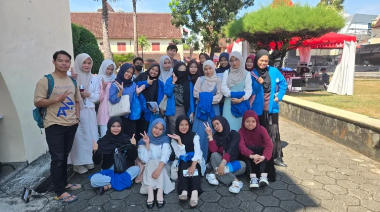 Outdoor Class UNISMUH Makassar Asah Bahasa dan Karakter