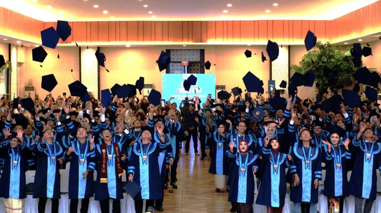 Wisuda Unibos Kukuhkan 728 Lulusan
