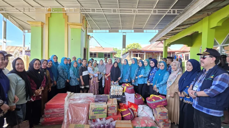 TP PKK Jeneponto Salurkan Bantuan Gizi Dan Kunjungi Korban Kebakaran